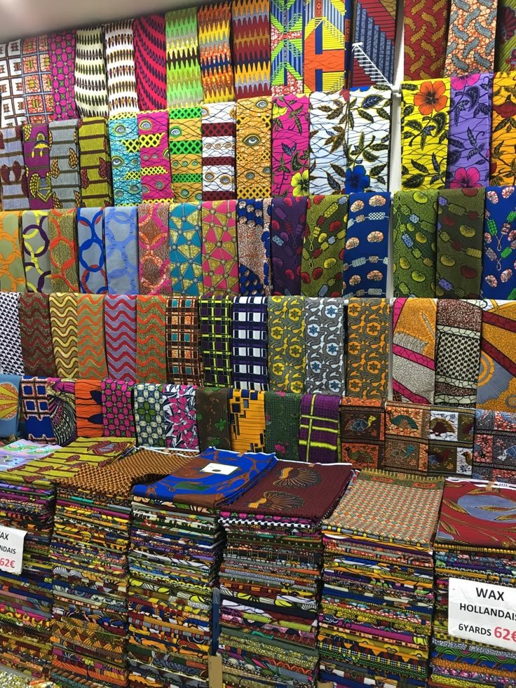 Le wax est-il vraiment africain ? Ce que raconte l’histoire de ce tissu emblématique